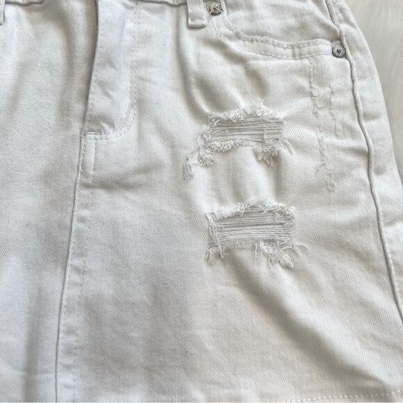 Tractr Distressed White Mini (8) - Picture 3 of 7